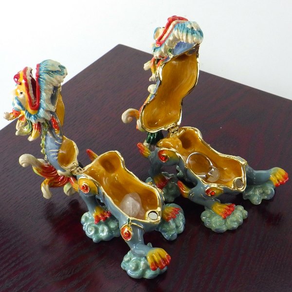 高級ラインストーン「水上獅子」(一対)