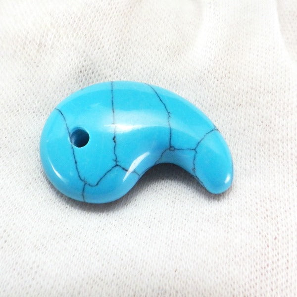 勾玉(ハウライトトルコ)