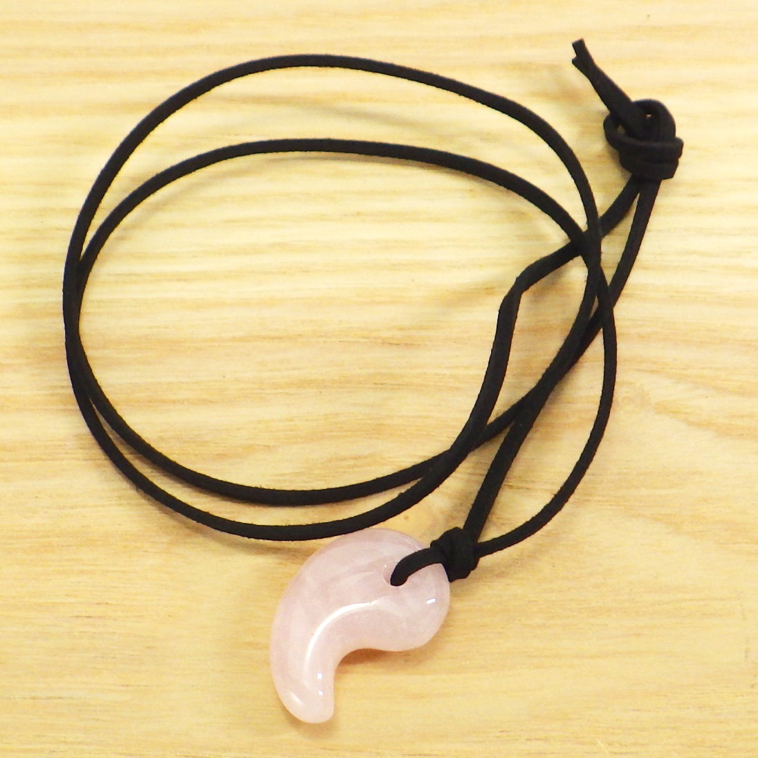 勾玉ネックレス(ローズクォーツ)