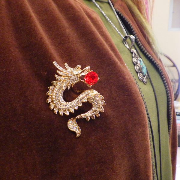 風水ラッキーカラーブローチ「宝珠龍」ブローチ(種類が選べる)