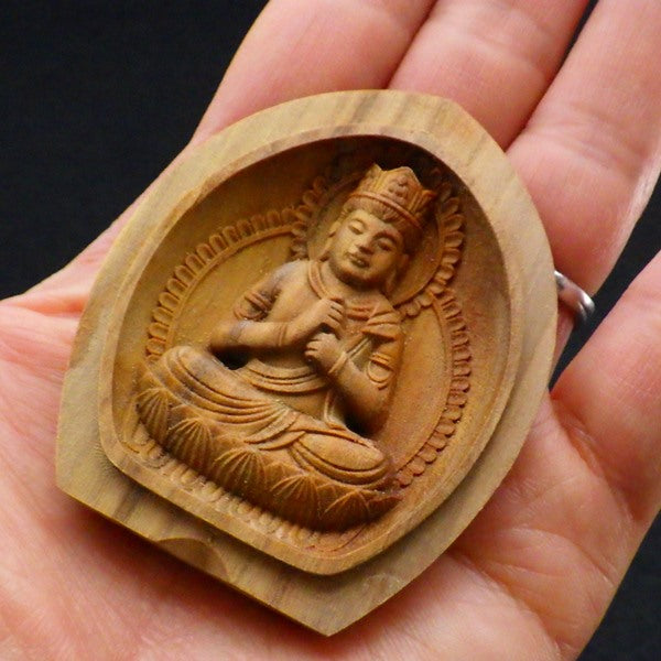 白檀香合仏 開運十二支御守本尊（未（ひつじ）・申（さる） 大日如来）●金色巾着付×5コまとめ買い