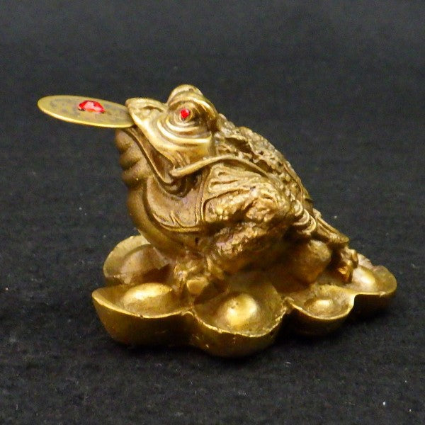 銅製「三脚蛙（中）」●赤いフェルト付●古銭付き