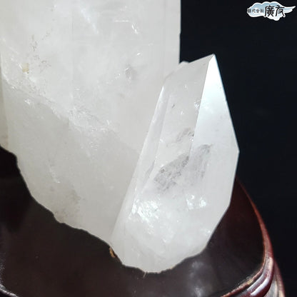 天然水晶ポイント2550g 台付き 現物販売 (廣友)【新商品】