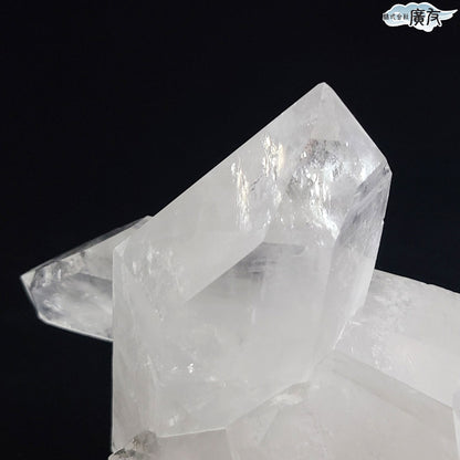 天然水晶ポイント2550g 台付き 現物販売 (廣友)【新商品】