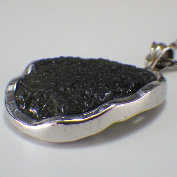 モルダバイトペンダントトップ 8g – 株式会社廣友オンラインショップ