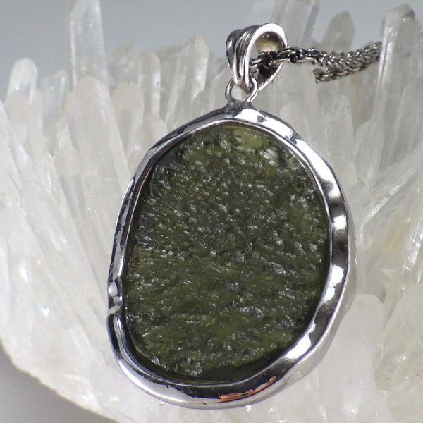 モルダバイトペンダントトップ 8g – 株式会社廣友オンラインショップ