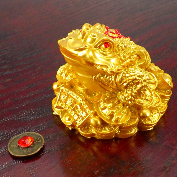樹脂製「金財三脚蛙（黄金）」●赤色フェルト付●古銭付き