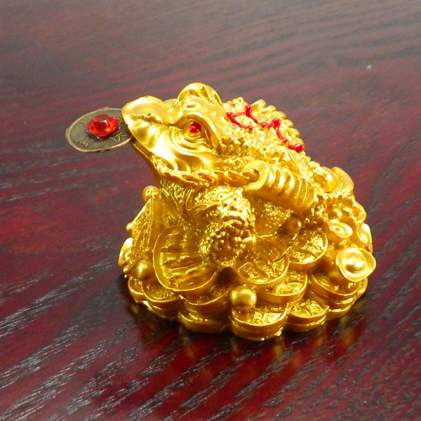 樹脂製「金財三脚蛙（黄金）」●赤色フェルト付●古銭付き