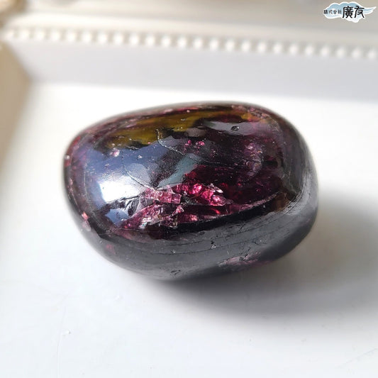 ロードライトガーネット握り石Aタイプ 現品限り 白色巾着付き【新商品】