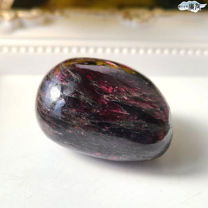 ロードライトガーネット握り石Aタイプ 現品限り 白色巾着付き【新商品】