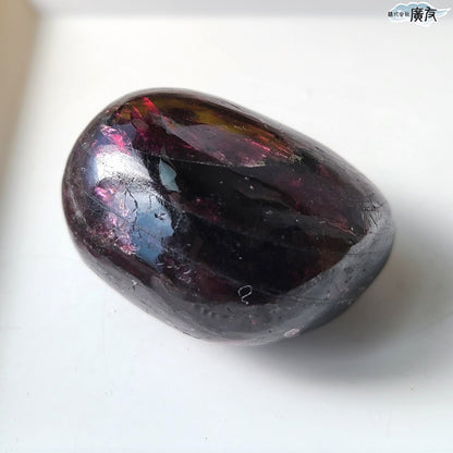 ロードライトガーネット握り石Aタイプ 現品限り 白色巾着付き【新商品】