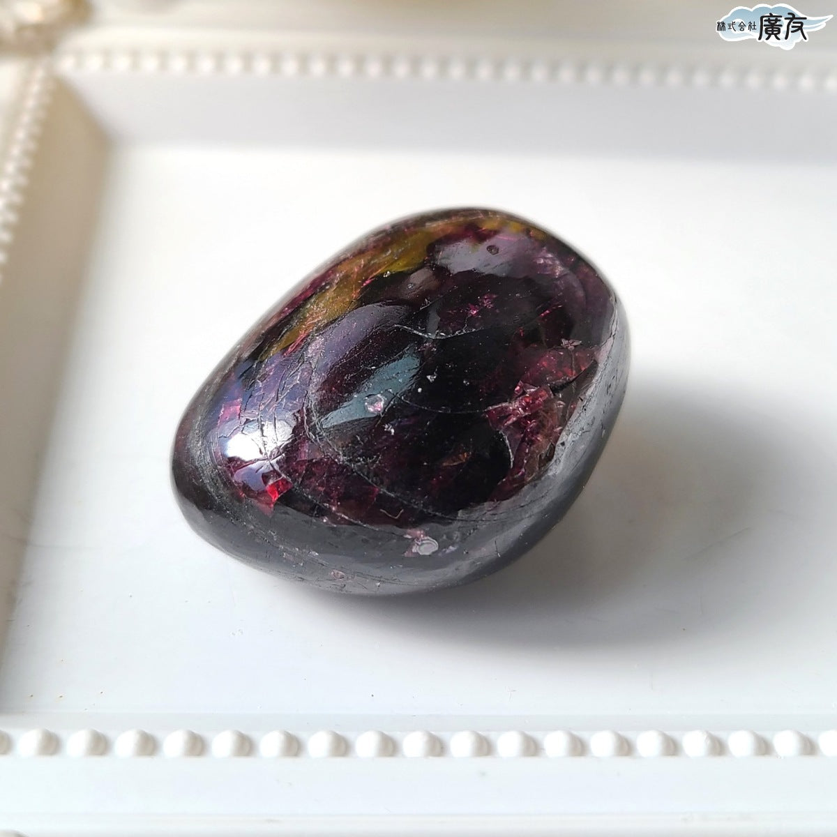 ロードライトガーネット握り石Aタイプ 現品限り 白色巾着付き【新商品】