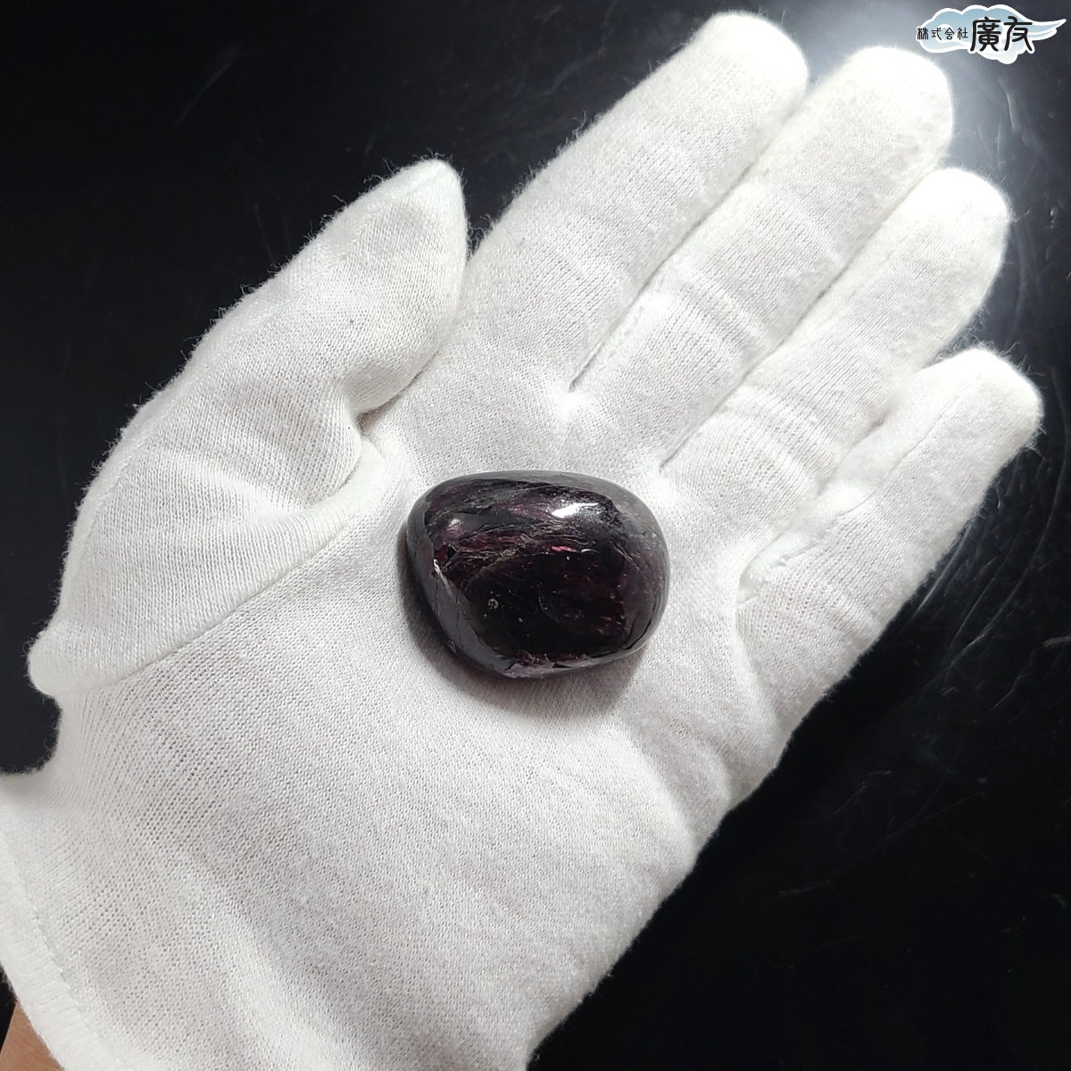 ロードライトガーネット握り石Aタイプ 現品限り 白色巾着付き【新商品】