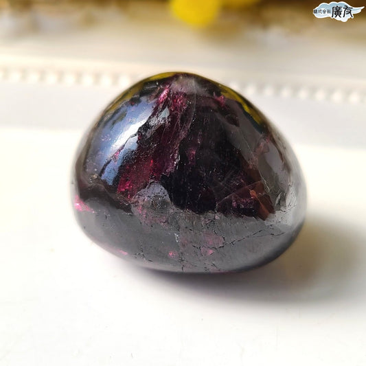 ロードライトガーネット握り石Fタイプ 現品限り 白色巾着付き