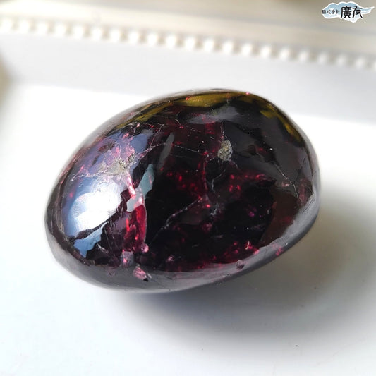 ロードライトガーネット握り石Hタイプ 現品限り 白色巾着付き