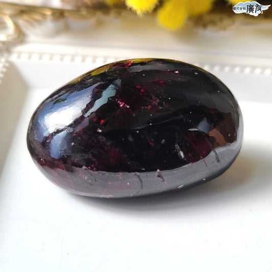 ロードライトガーネット握り石Jタイプ 現品限り 白色巾着付き