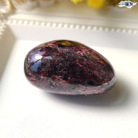 ロードライトガーネット握り石Kタイプ 現品限り 白色巾着付き