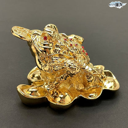 「金彩三脚蛙(小)」●招財進宝敷物付【再入荷新商品】