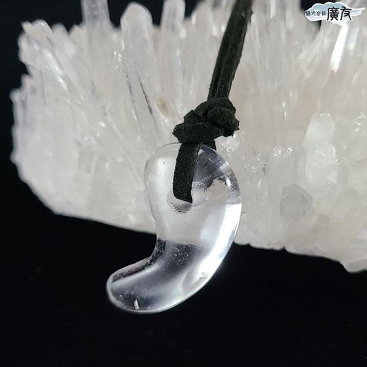 勾玉ネックレス(合成水晶)【新商品】