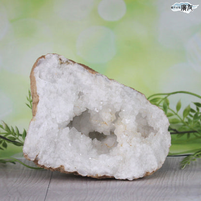 ホワイトアゲート （メノウ） 原石 ジオード1320g 現物販売【新商品】