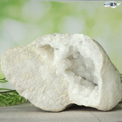 ホワイトアゲート （メノウ） 原石 ジオード2700g 現物販売【新商品】