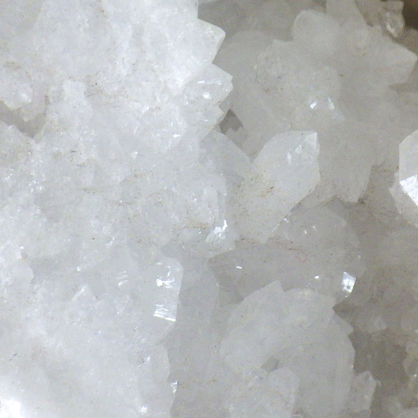 ホワイトアゲート （メノウ） 原石 ジオード2000g 現物販売【新商品】