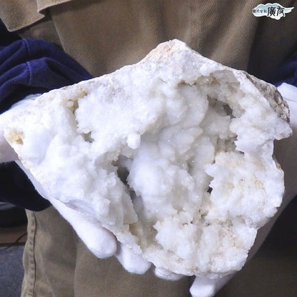 ホワイトアゲート （メノウ） 原石 ジオード2200g 現物販売【新商品】