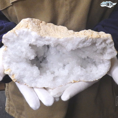 ホワイトアゲート （メノウ） 原石 ジオード2300g 現物販売【新商品】