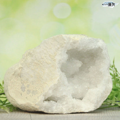 ホワイトアゲート （メノウ） 原石 ジオード2250g 現物販売【新商品】