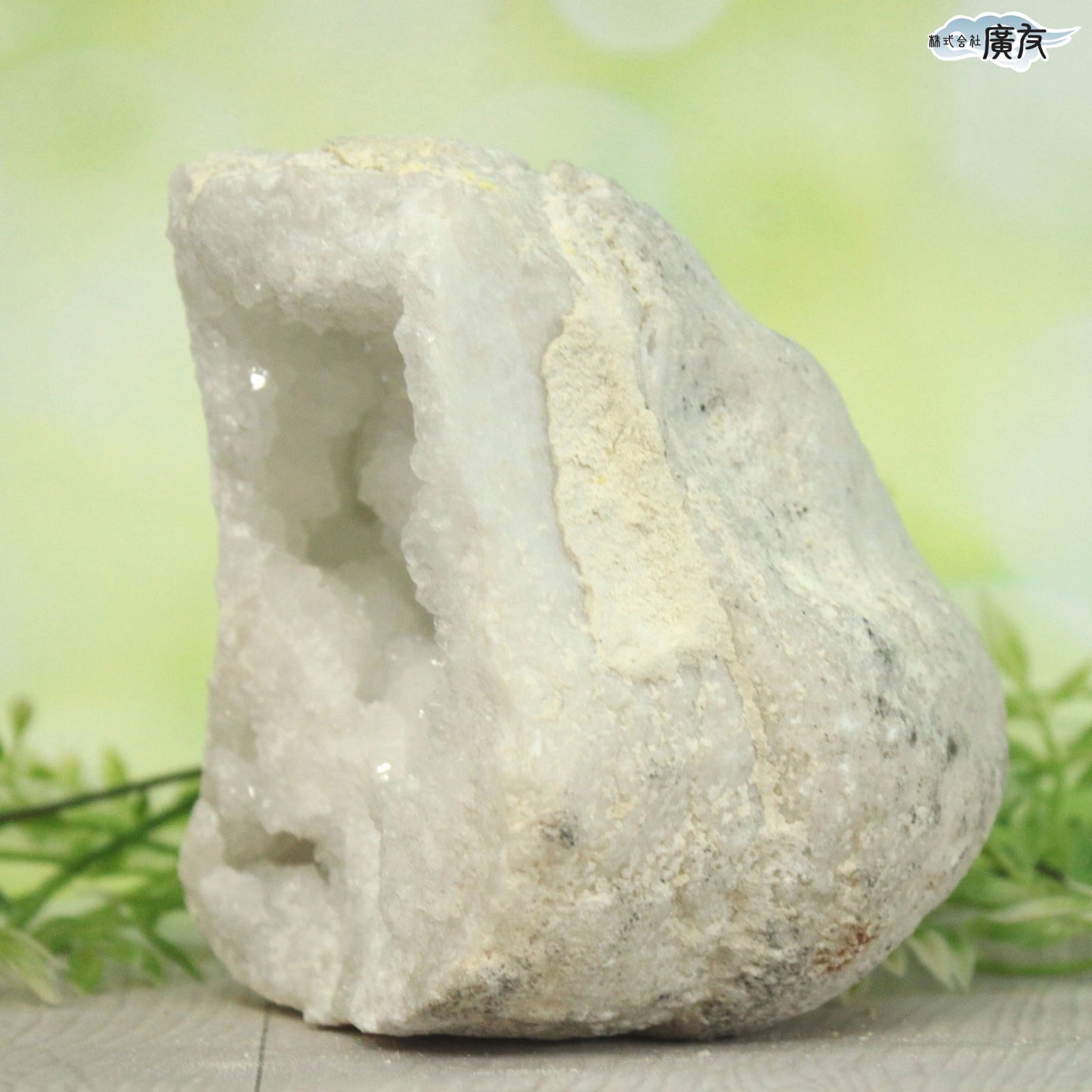 ホワイトアゲート （メノウ） 原石 ジオード2250g 現物販売【新商品】