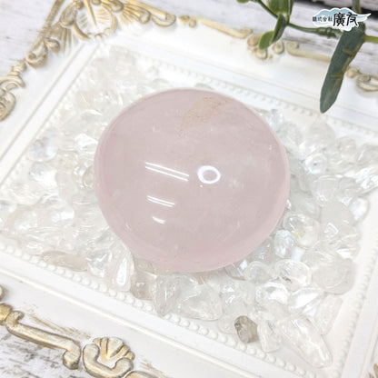 ローズクォーツ 157g-2 握り石 現品限り 白色巾着付き【新商品】