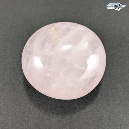 ローズクォーツ 157g-2 握り石 現品限り 白色巾着付き【新商品】