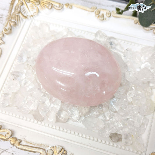 ローズクォーツ 158g 握り石 現品限り 白色巾着付き【新商品】