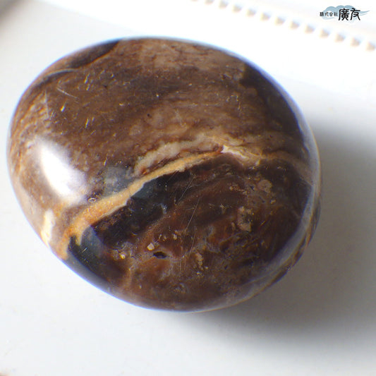 オパール52g 握り石 現品限り 白色巾着付き
