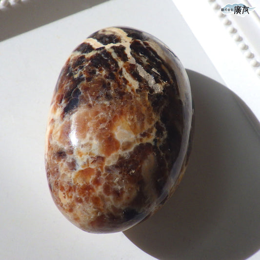 オパール43g 握り石 現品限り 白色巾着付き