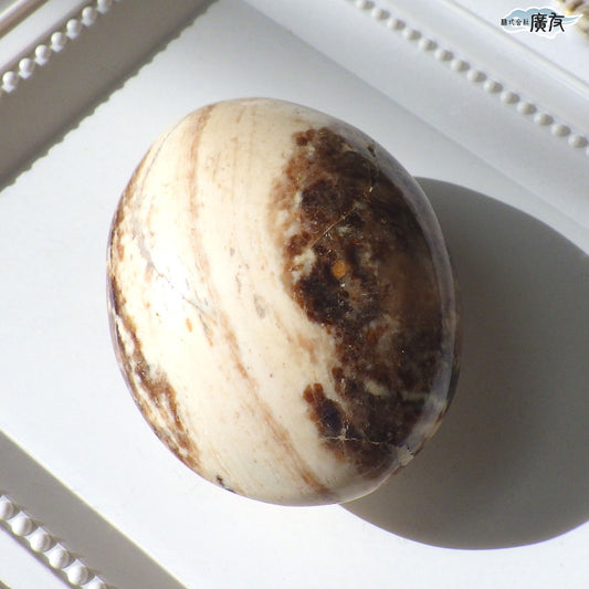 オパール56g 握り石 現品限り 白色巾着付き