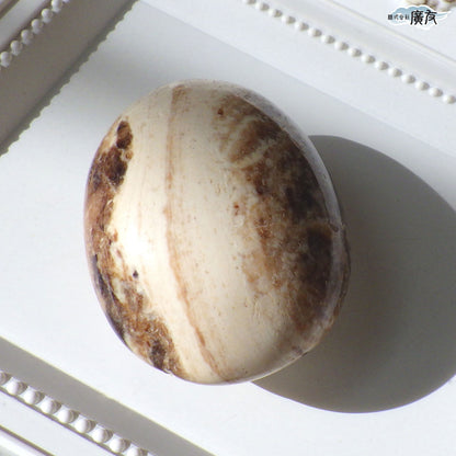 オパール56g 握り石 現品限り 白色巾着付き