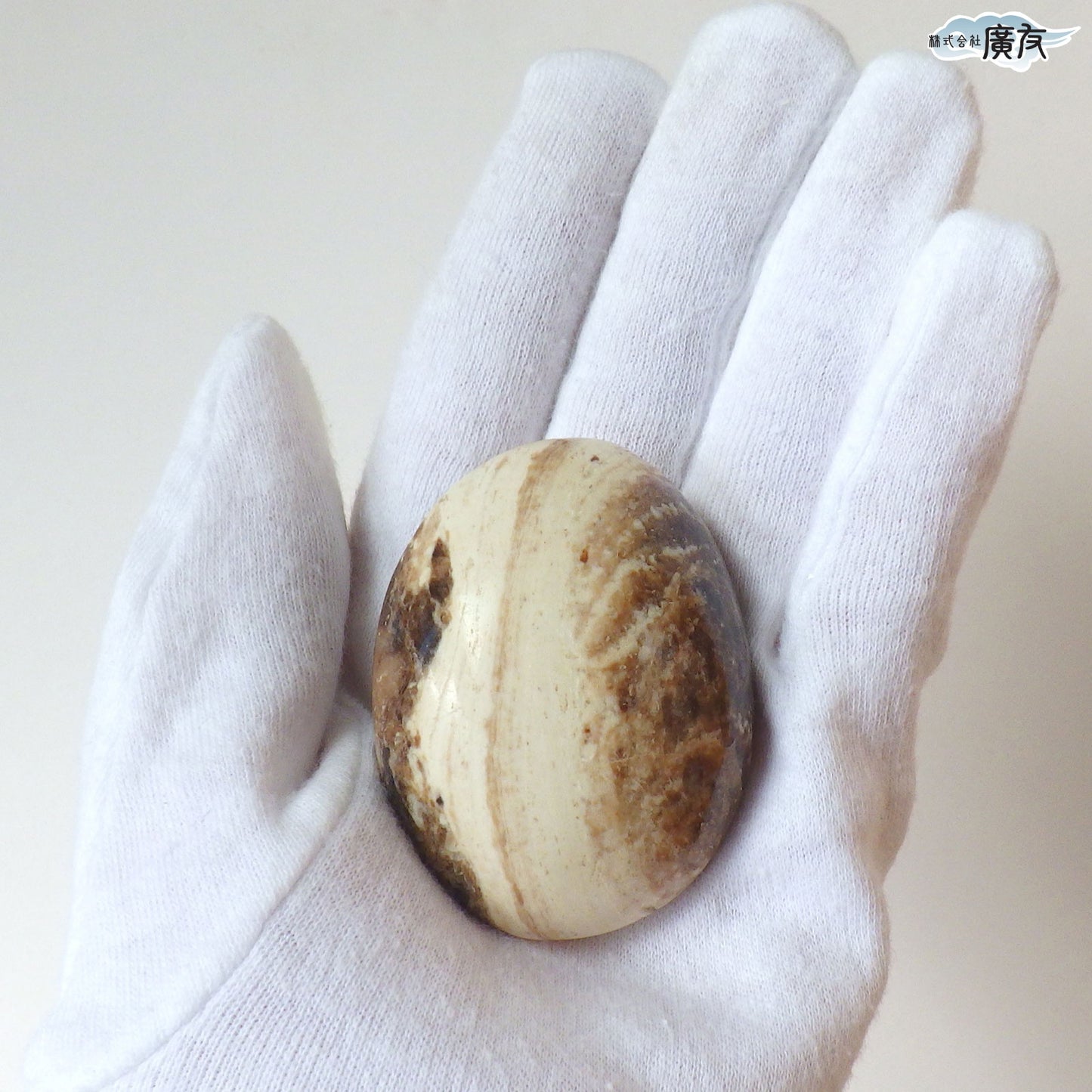 オパール56g 握り石 現品限り 白色巾着付き