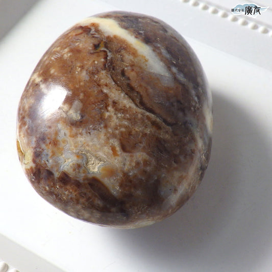 オパール67g 握り石 現品限り 白色巾着付き