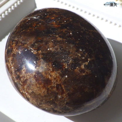 オパール97g 握り石 現品限り 白色巾着付き