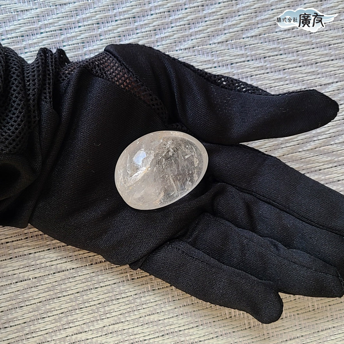 水晶握り石43g-1 現物販売 金色巾着付【新商品】