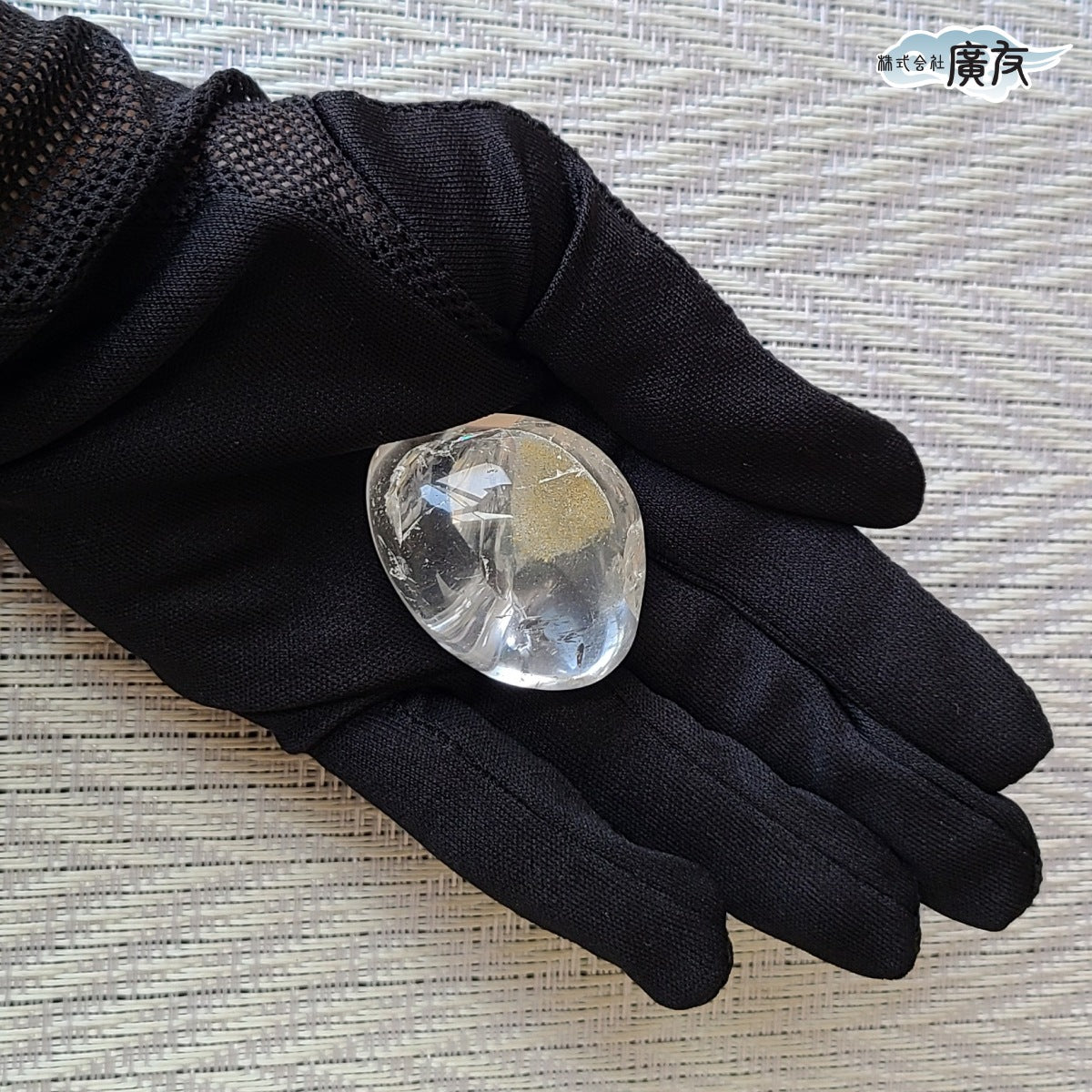 水晶握り石45g-1 現物販売 金色巾着付【新商品】