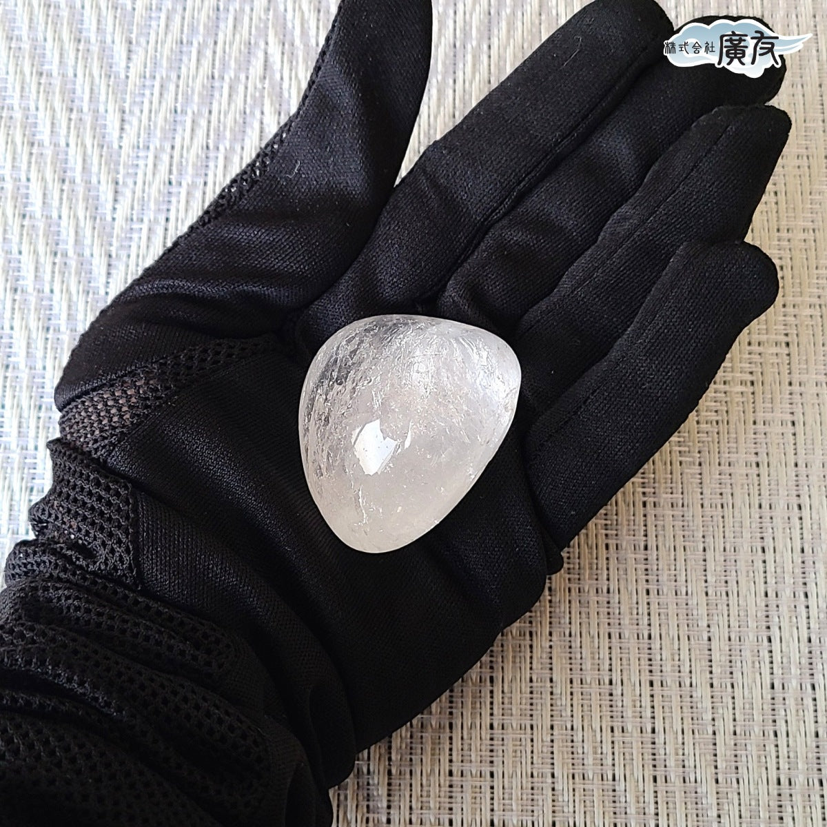 水晶握り石64g 現物販売 金色巾着付【新商品】