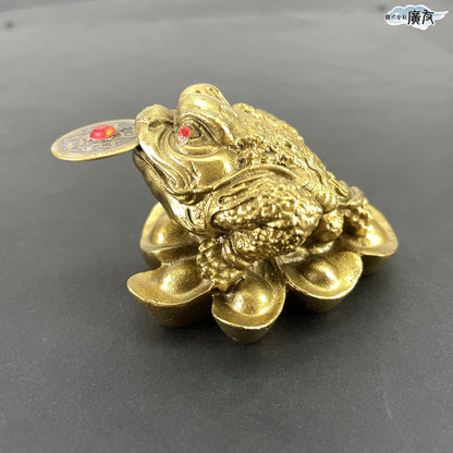 銅製「三脚蛙（中）」●招財進宝敷物付●古銭付き