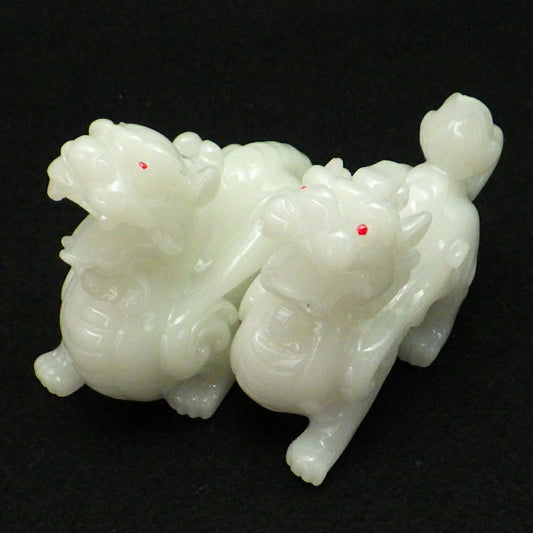 【少々難有のため特価】白瑠璃 雌雄貔貅 ヒキュウ 一対【訳アリ 返品・交換不可】