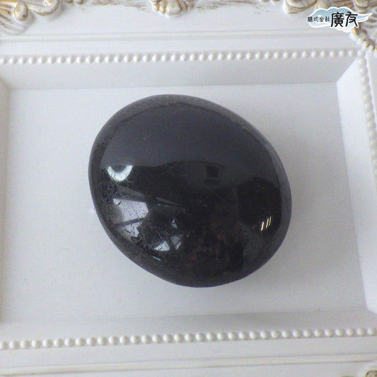 ブラックトルマリン133g 握り石 現品限り 白色巾着付き【新商品】