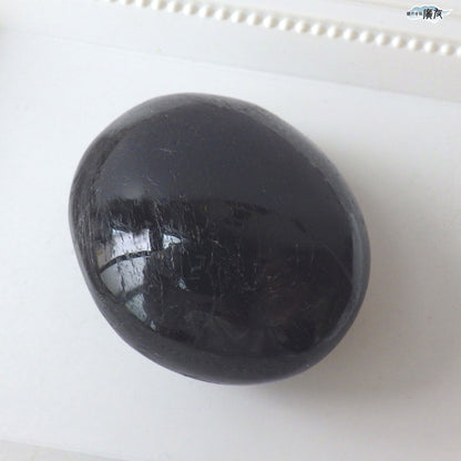 ブラックトルマリン89g 握り石 現品限り 白色巾着付き【新商品】