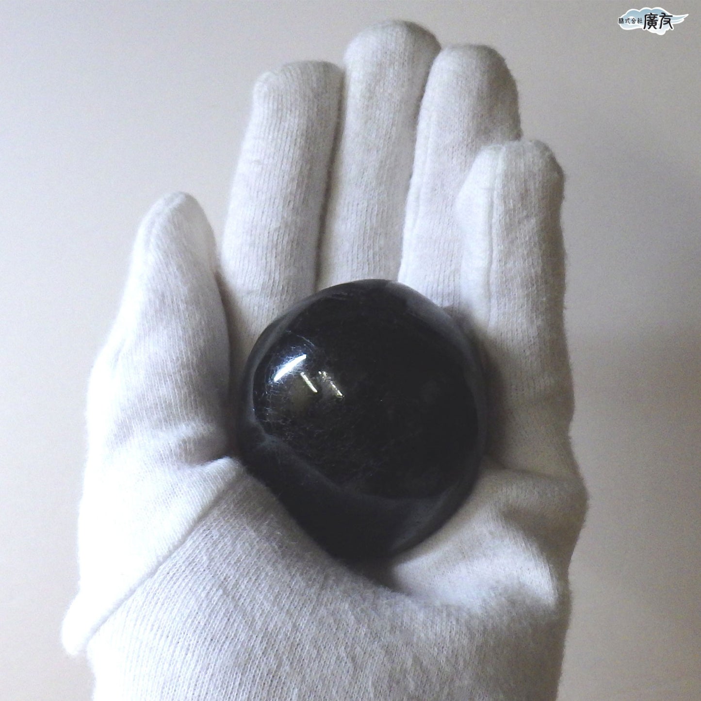 ブラックトルマリン97g 握り石 現品限り 白色巾着付き【新商品】