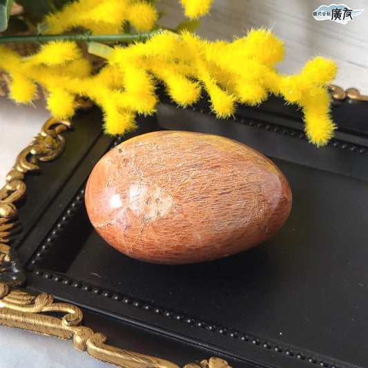 オレンジムーンストーン108g 握り石 現品限り 白色巾着付き【新商品】