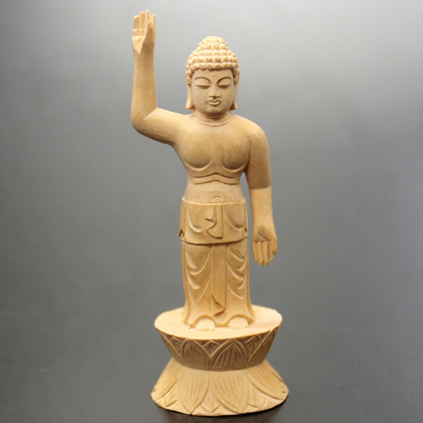 仏教の開祖と呼ばれる釈尊の仏像彫刻